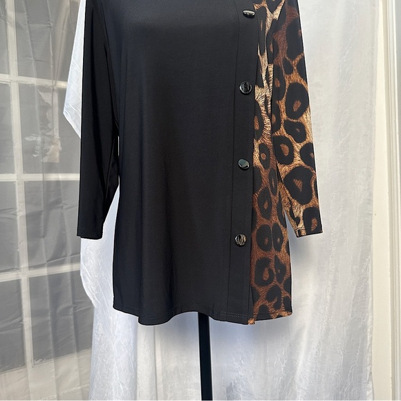 3/$20 💥 Leopard Animal Print & Black Mock Neck Blouse 3/4 Sleeve Stretchy Chic - Picture 7 of 14